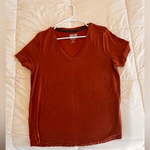Smartwool Orange V Neck Tshirt in Women’s Large
